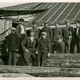 Pracownicy tartaku. Leśniki 1940.